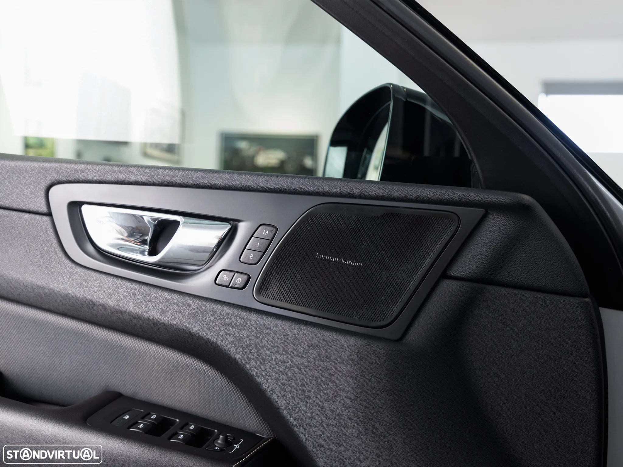 Volvo XC 60 2.0 D4 R-Design Geartronic - 25