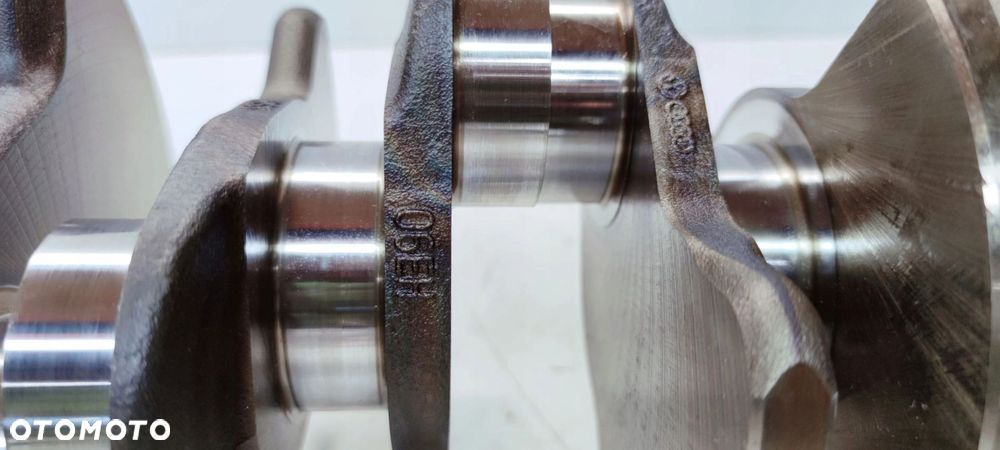 WAŁ KORBOWY AUDI A4 B7 A6 C6 3.2 FSI AUK BKH 06E101H 06EH *46* - 3