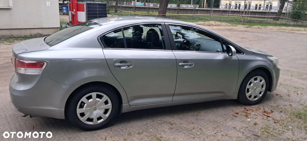 Toyota Avensis 1.6 Luna - 4