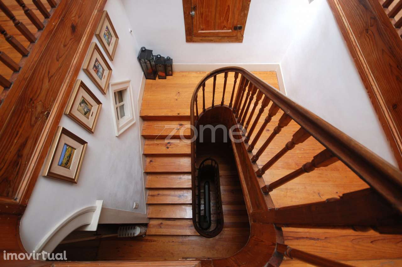 Prédio Singular na Rua do Almada no Porto - Grande imagem: 4/16