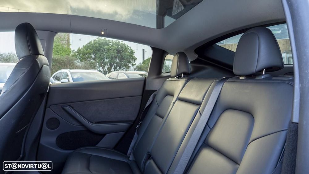 Tesla Model Y Long Range Dual Motor AWD - 33