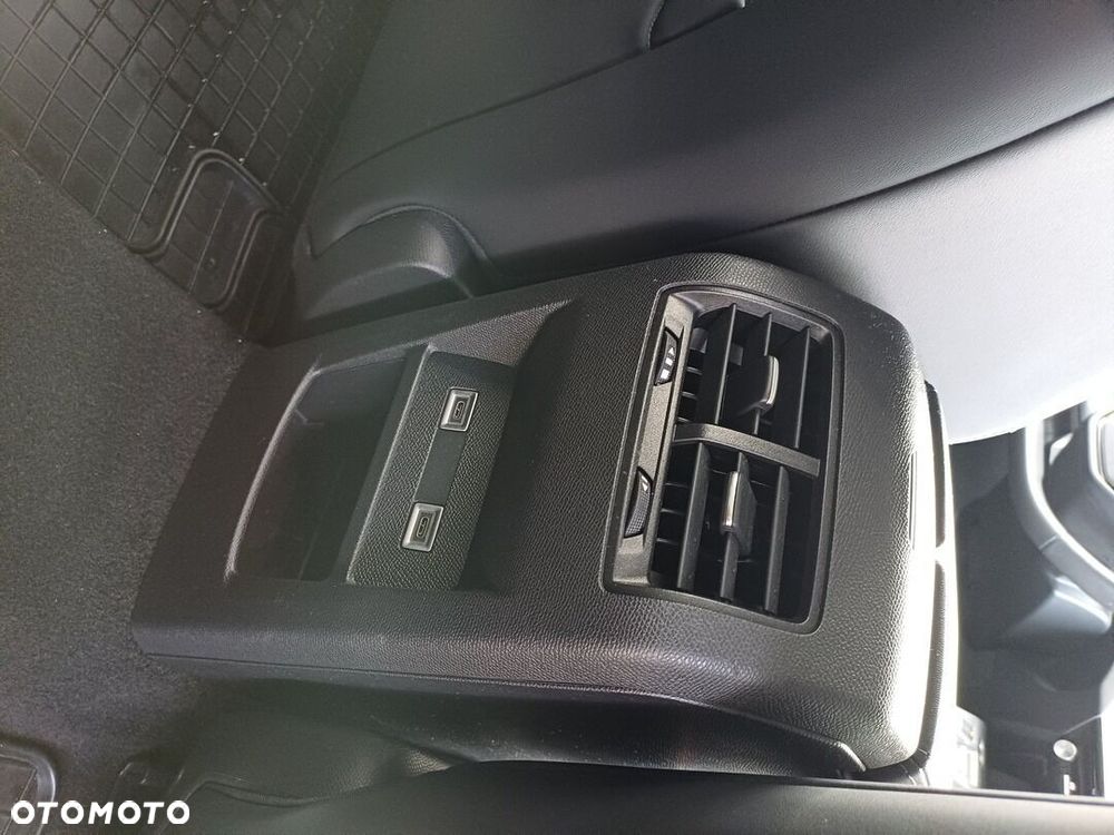Peugeot 408 - 32