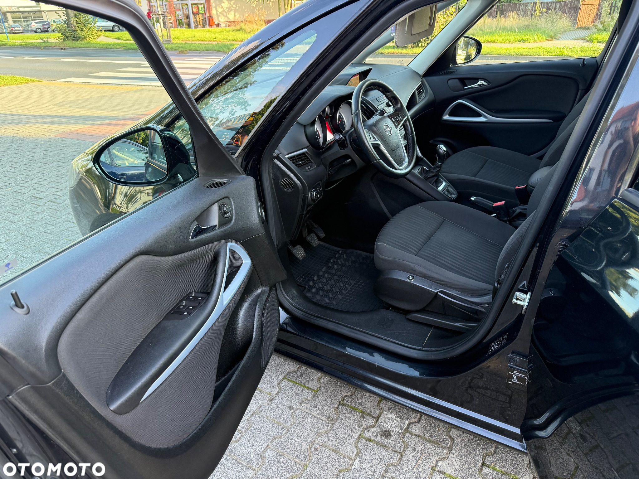 Opel Zafira 1.4 T Cosmo EcoFLEX S&S EU6 - 17