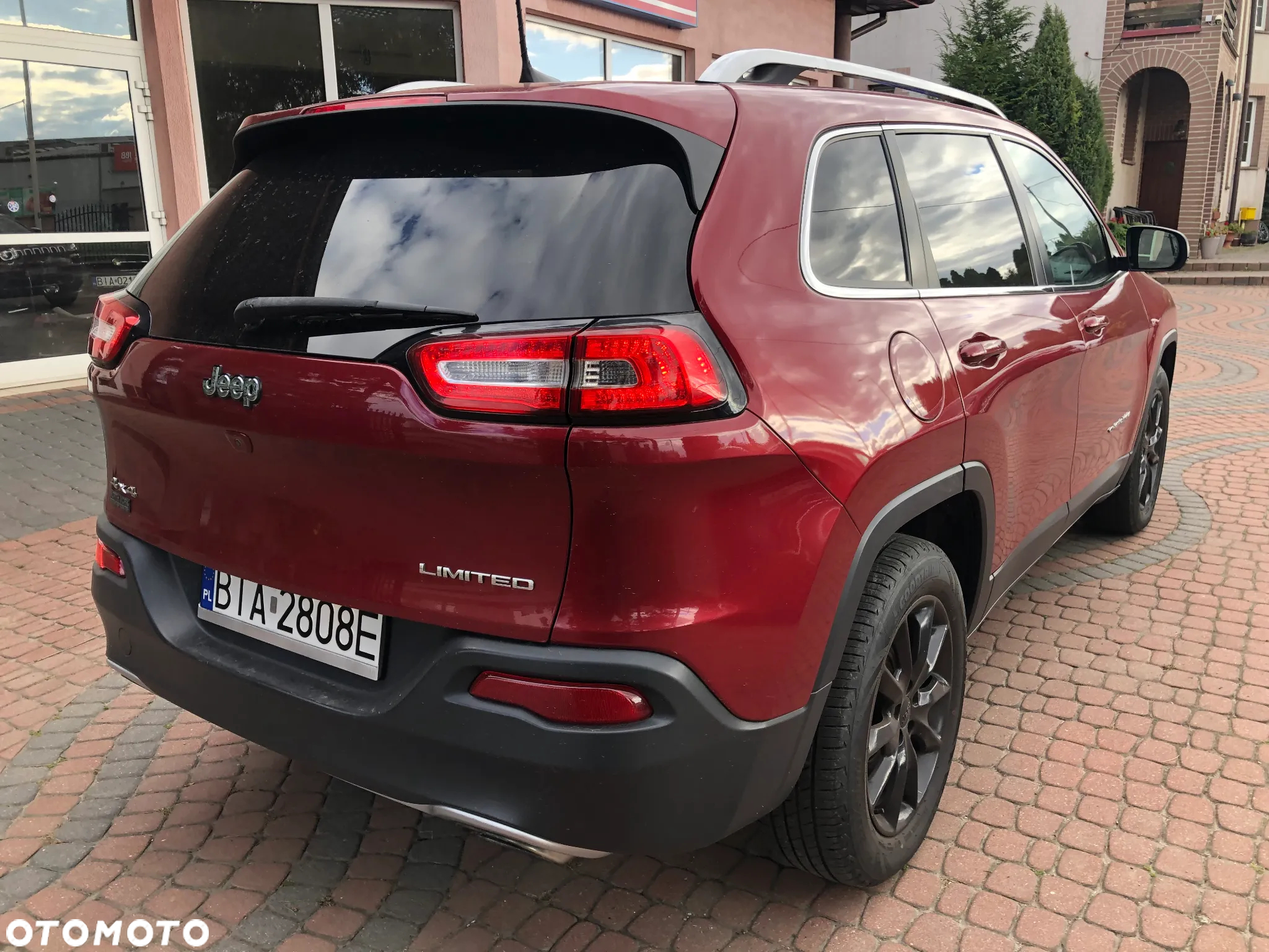 Jeep Cherokee - 11