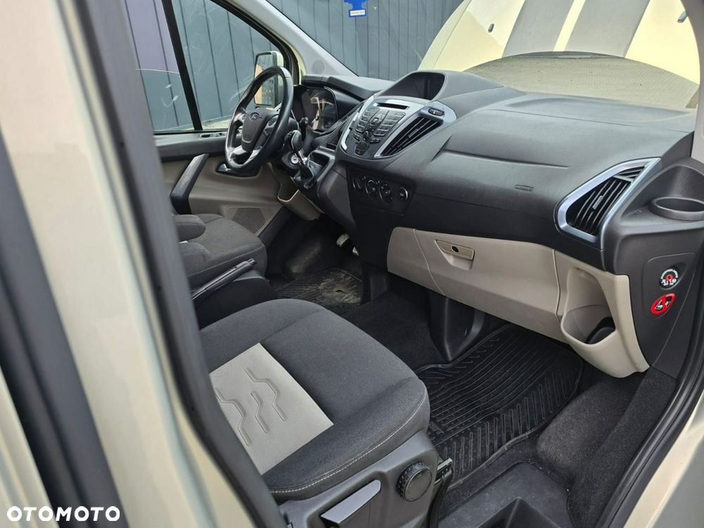 Ford Tourneo Custom - 17