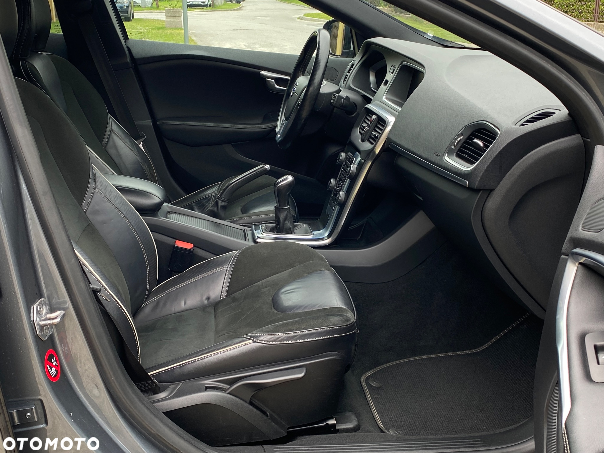 Volvo V40 D2 R-Design - 10