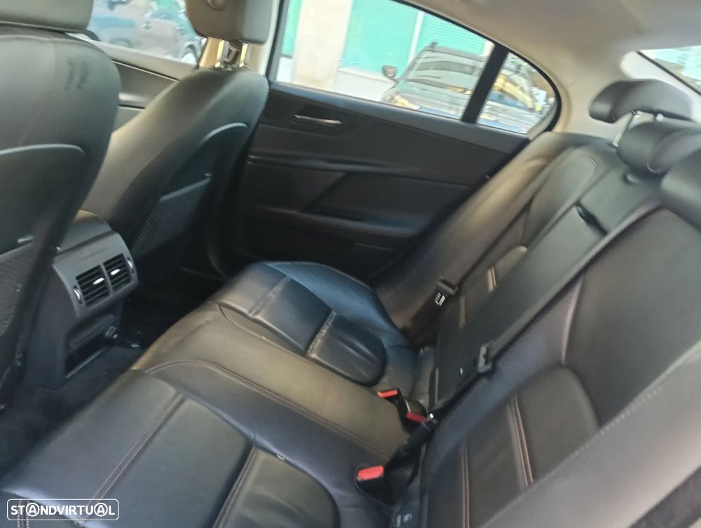 Jaguar XE 2.0 D R-Sport Aut. - 21