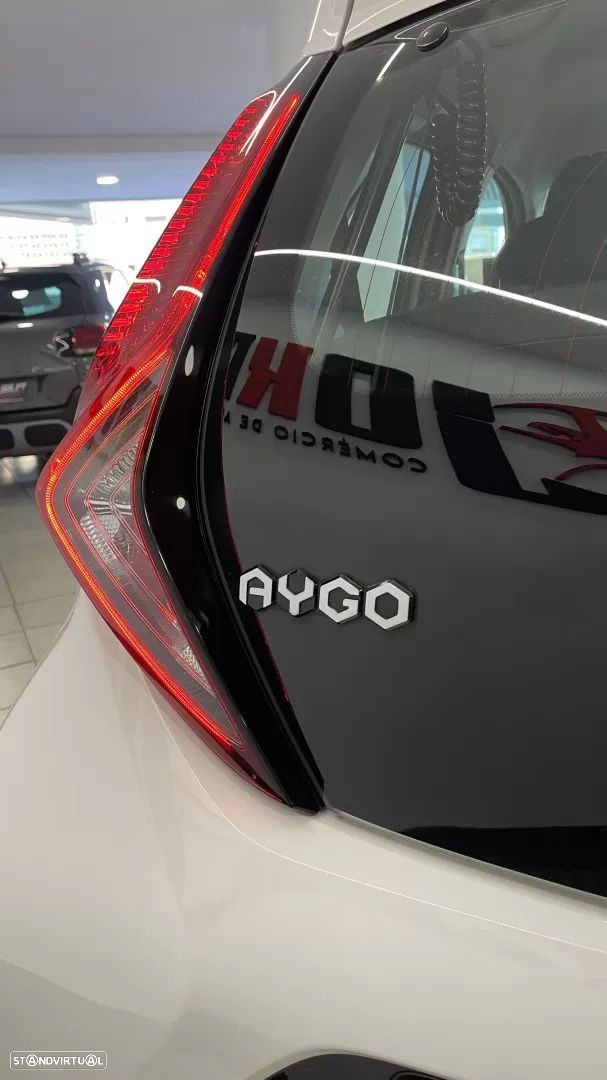 Toyota Aygo X Black&White - 7