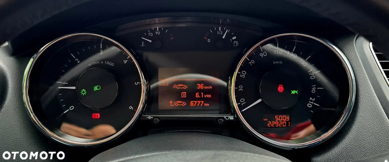Peugeot 5008 1.6 HDi Access 7os - 27