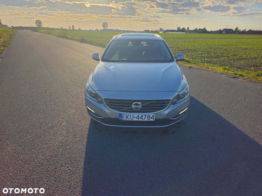 Volvo V60 D6 AWD Plug-in Hybrid Momentum - 10