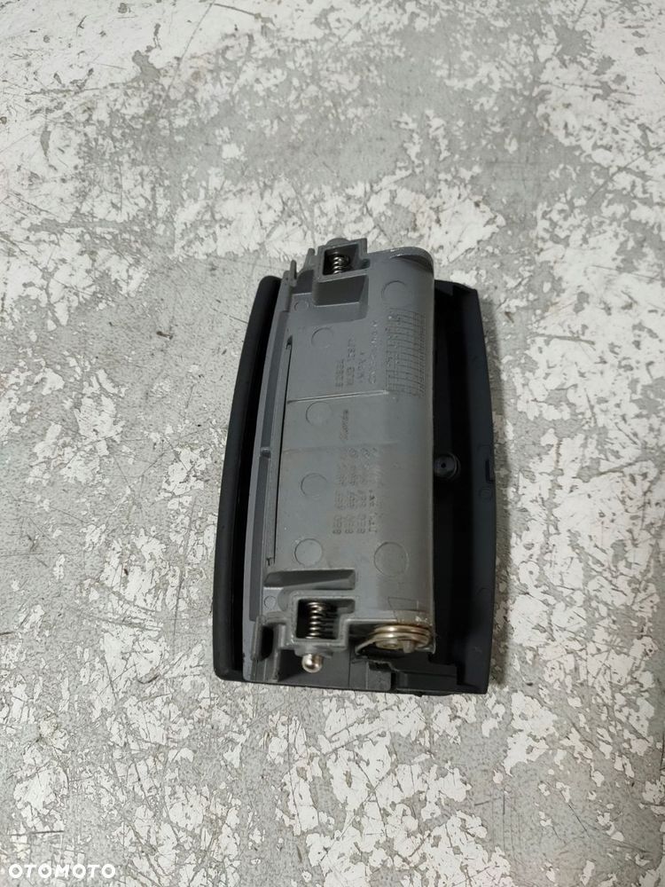 popielniczka schowek tył 8e 8e0857961d europa audi a4 b6 czarna - 3