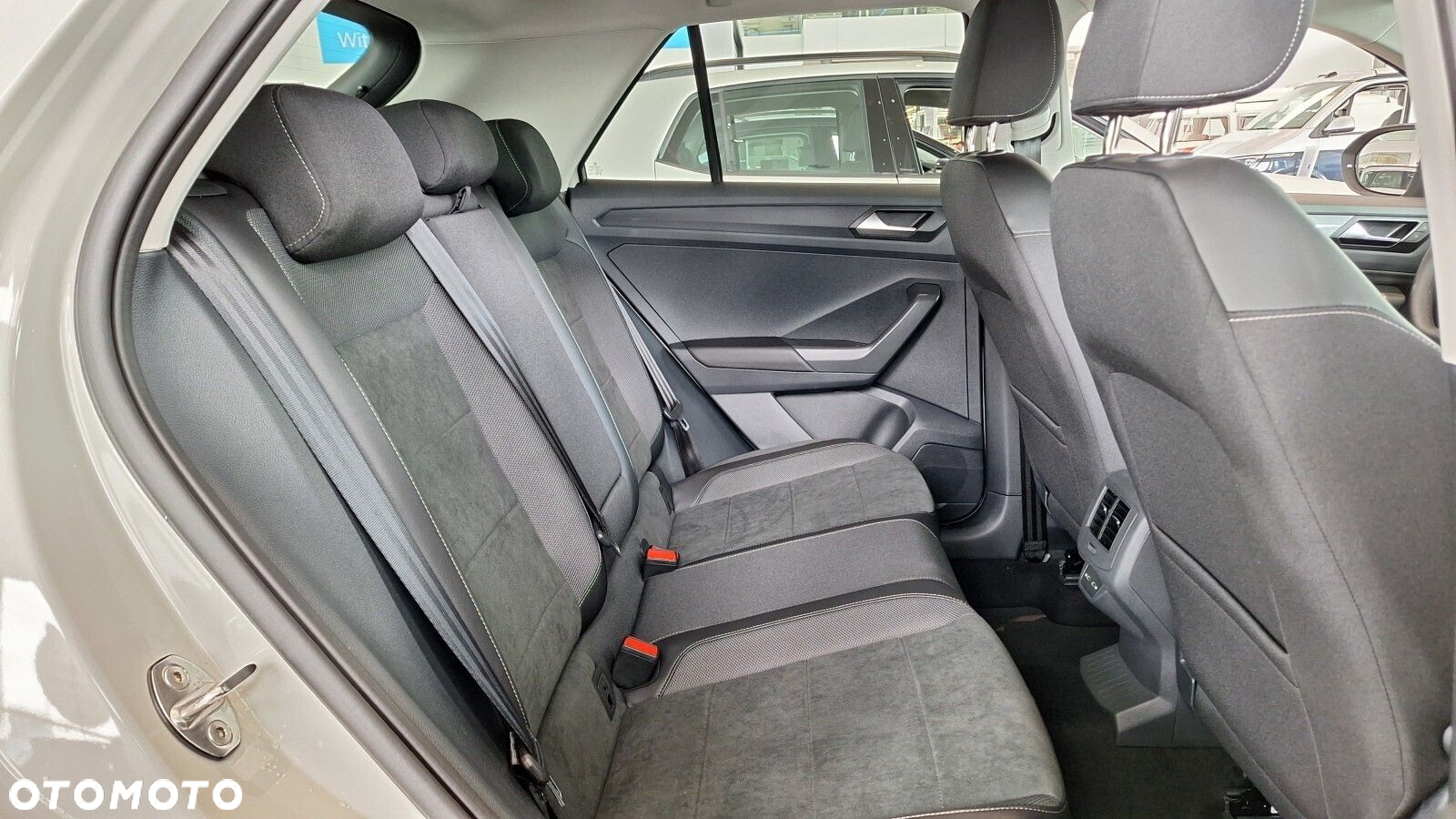 Volkswagen T-Roc - 32