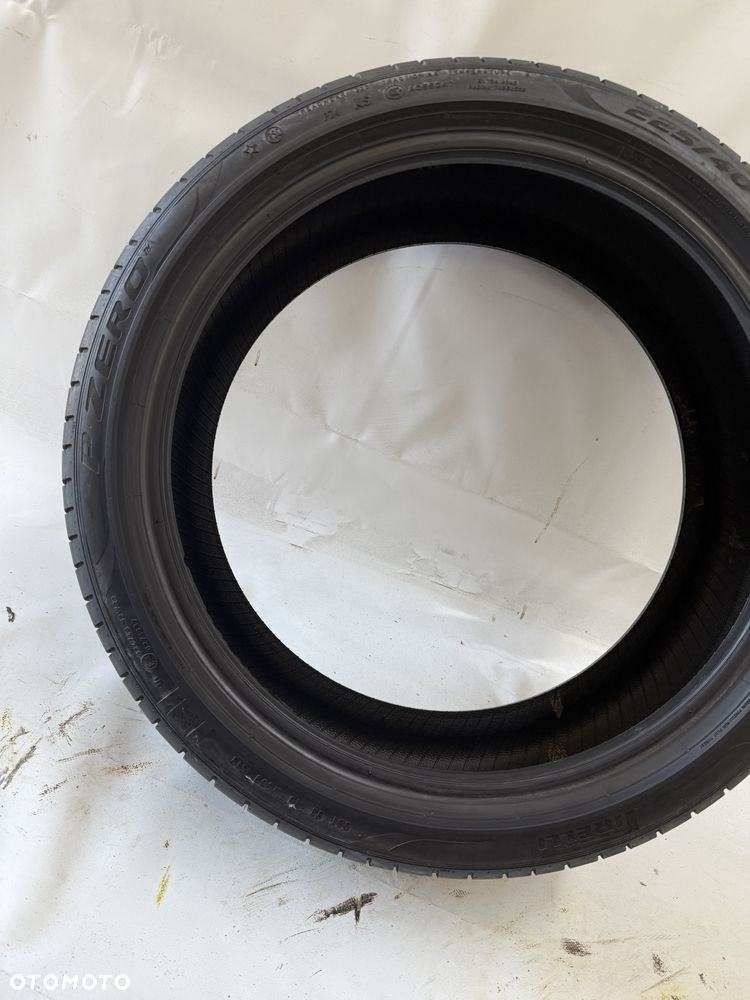 225/40/19 Pirelli P ZERO Run-Flat RSC 93Y - 3