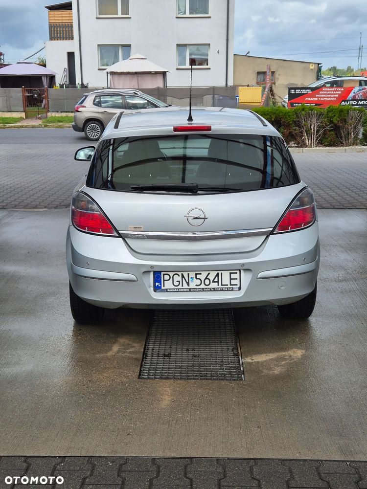 Opel Astra 2012 photo 4