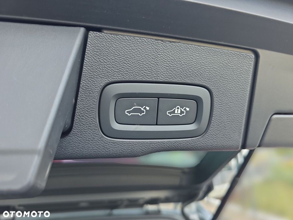 Volvo XC 60 B4 D Plus Dark - 30