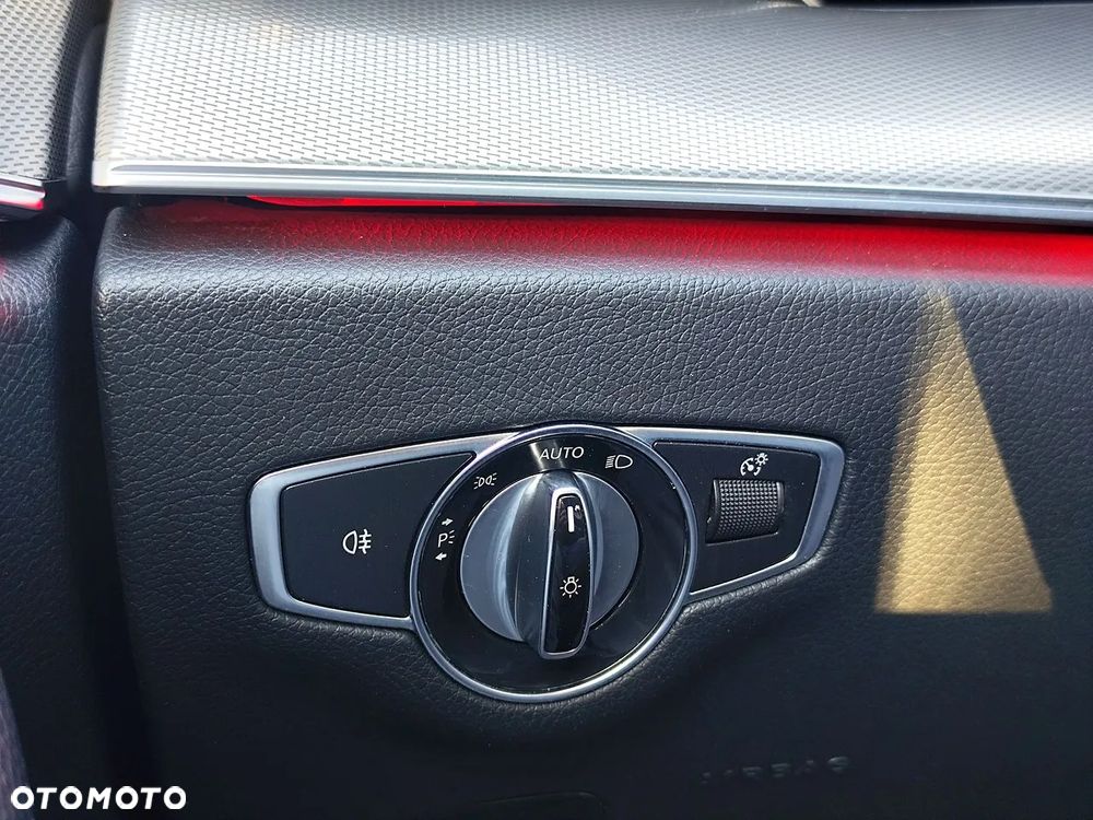 Mercedes-Benz Klasa E 220 d 4-Matic 9G-TRONIC - 30