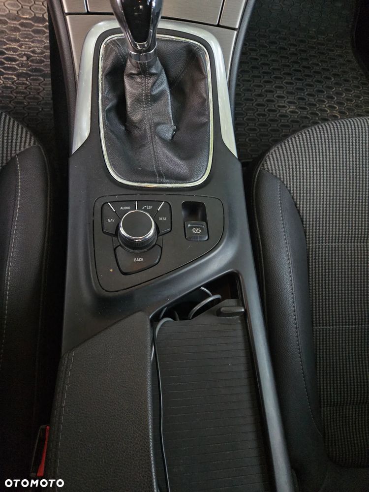 Opel Insignia 1.8 - 9