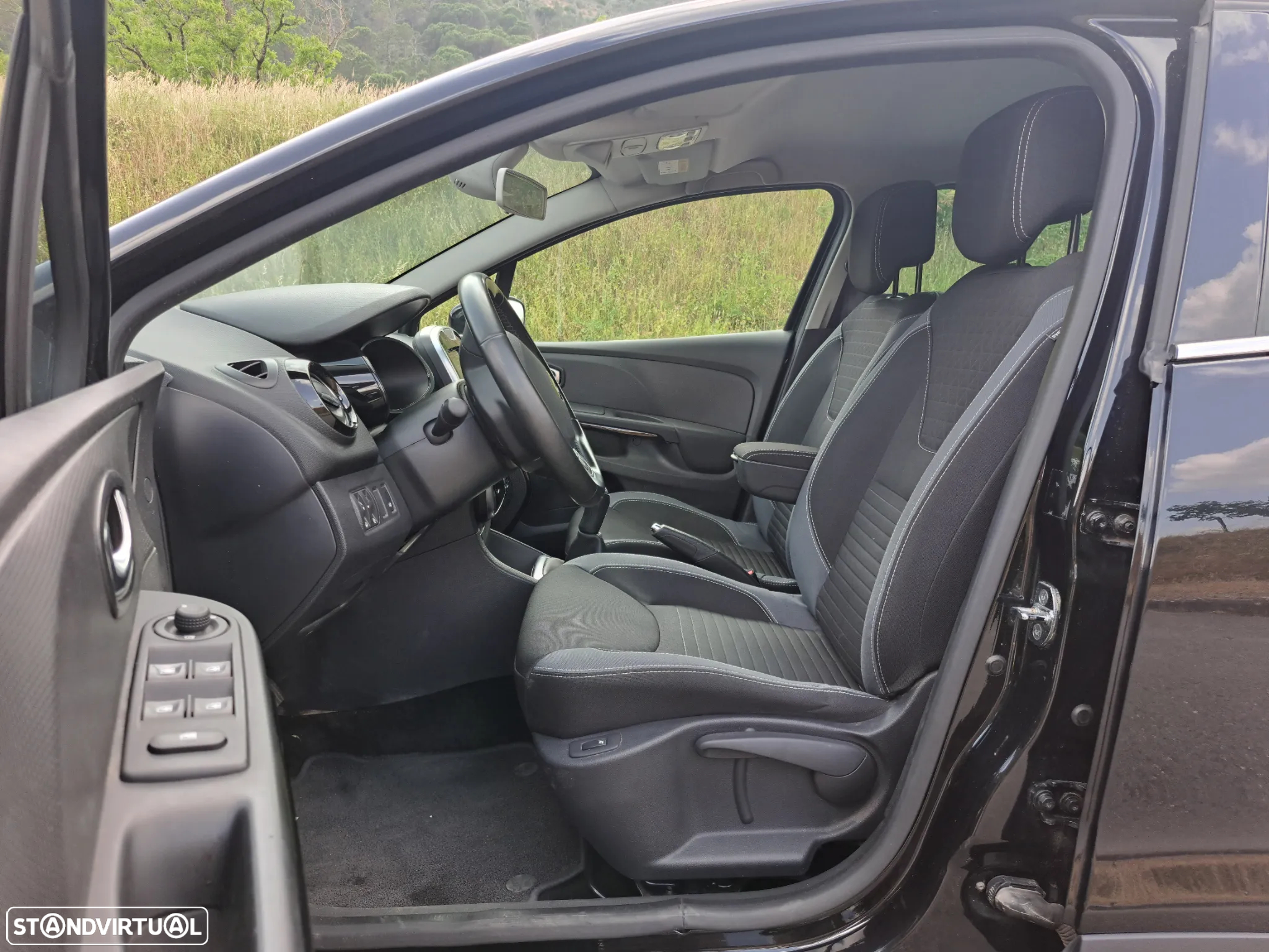 Renault Clio 1.5 dCi Luxe - 12