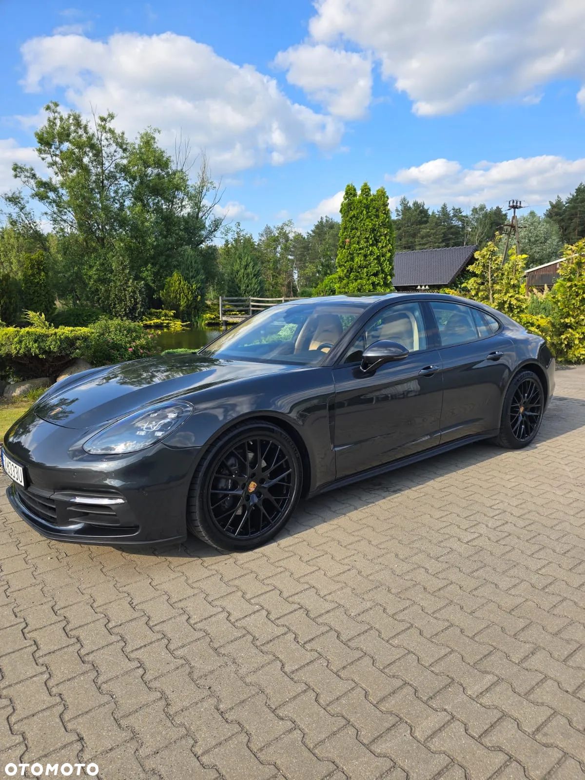 Porsche Panamera Standard - 1