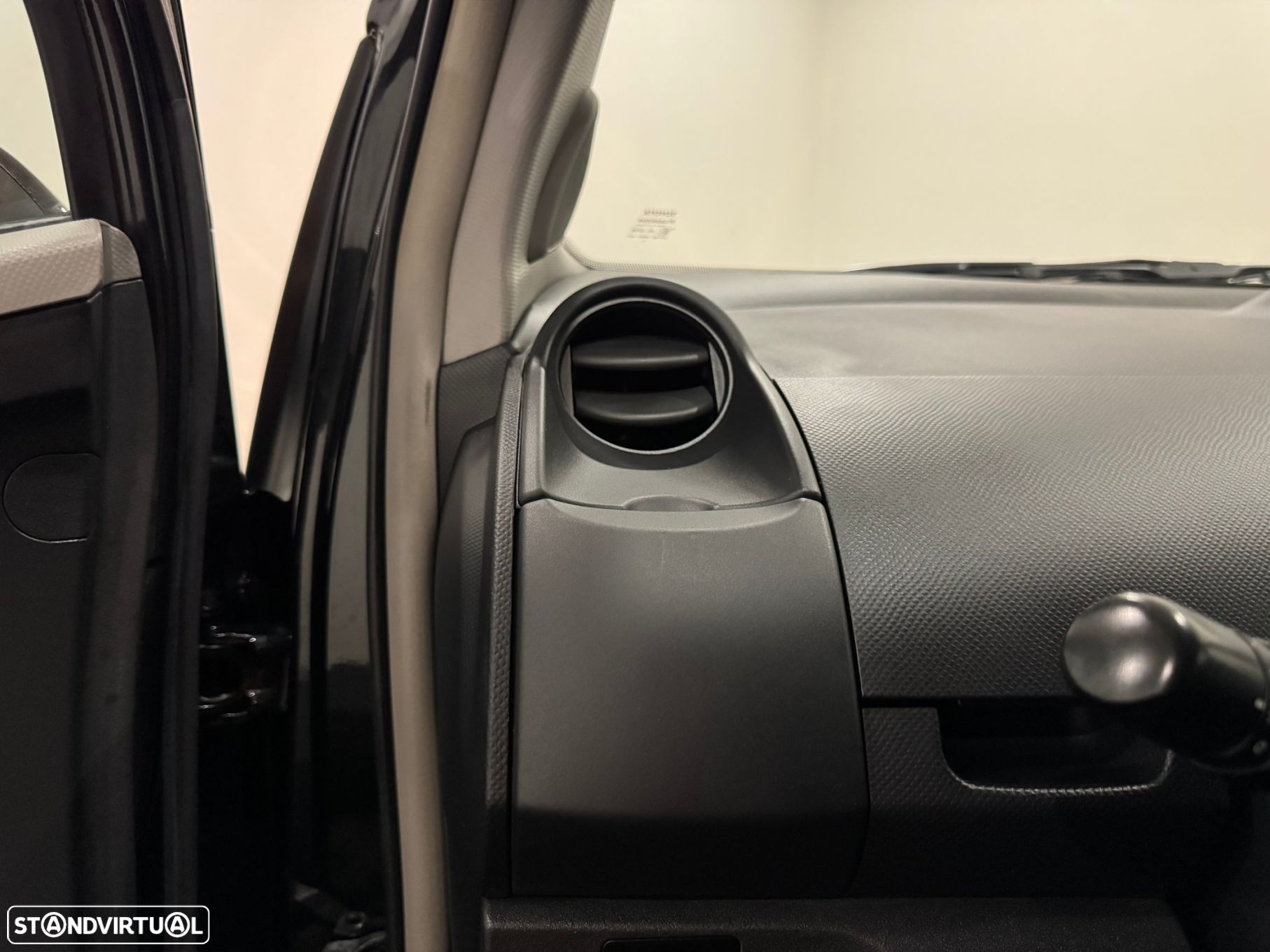 Toyota Yaris 1.0 VVT-i AC - 35