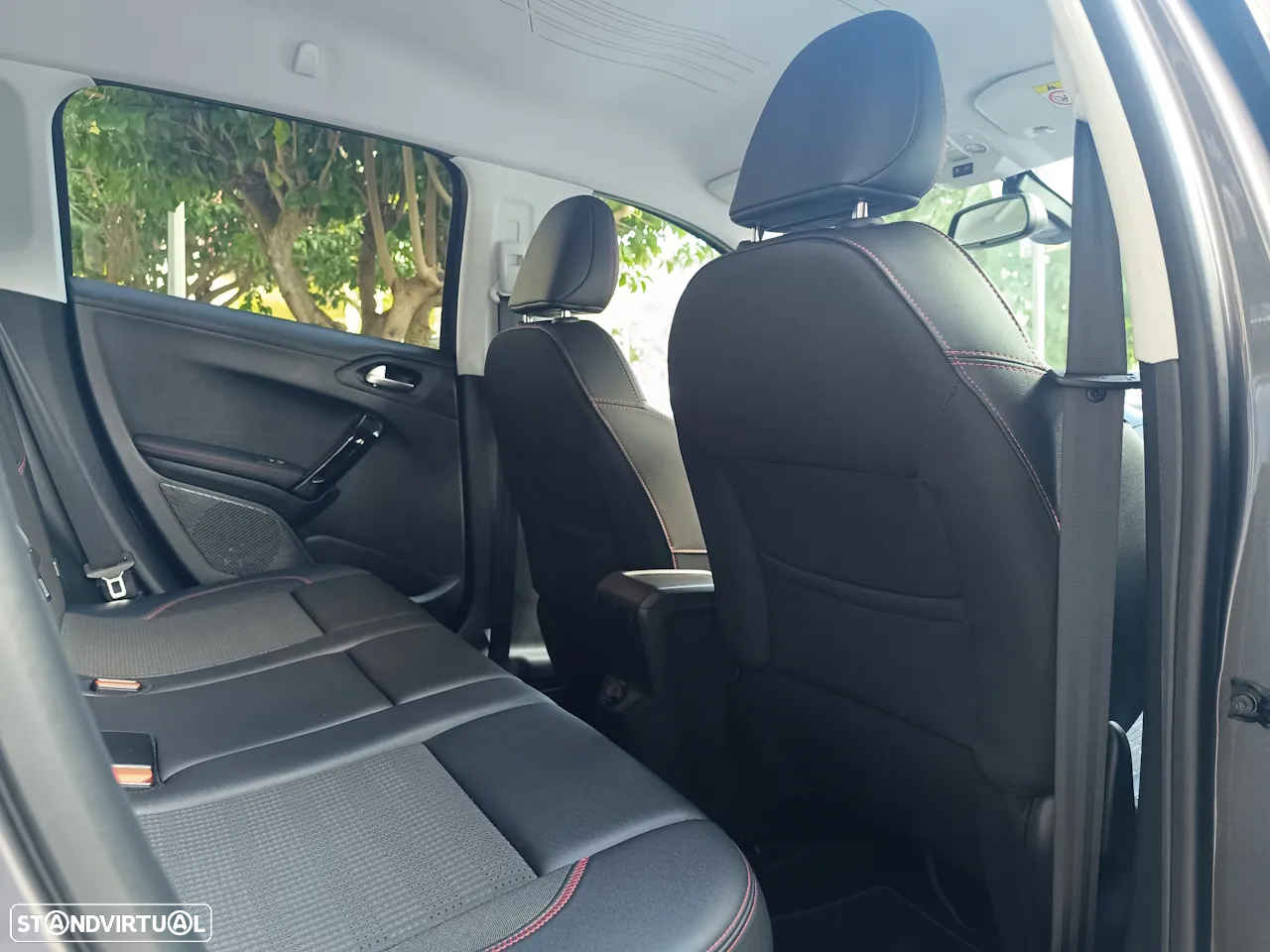 Peugeot 2008 1.2 PureTech GT Line - 32