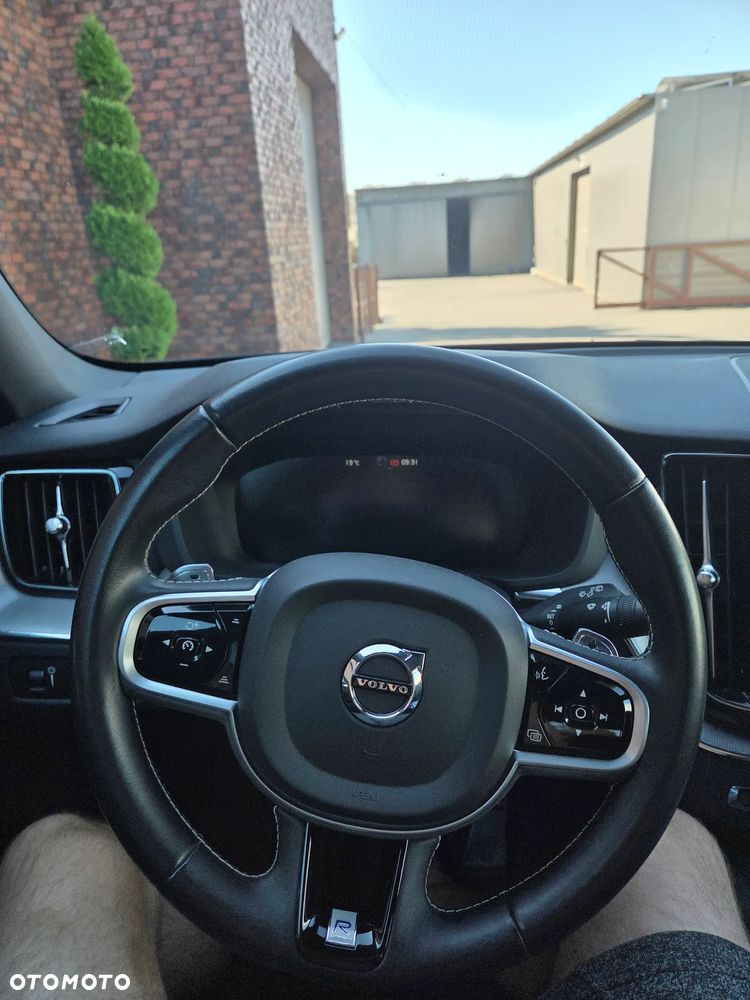 Volvo XC 60 B5 D AWD R-Design - 13
