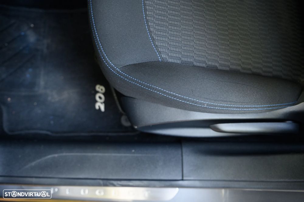 Peugeot 208 1.2 PureTech Signature - 50
