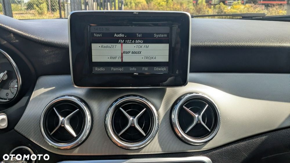 Mercedes-Benz GLA 200 d 4-Matic - 28