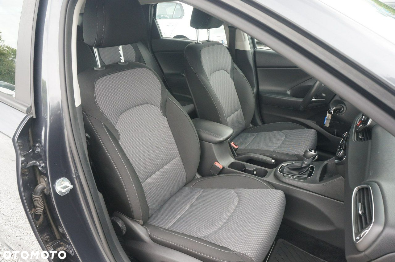 Hyundai i30 1.6 D Classic + DCT - 28