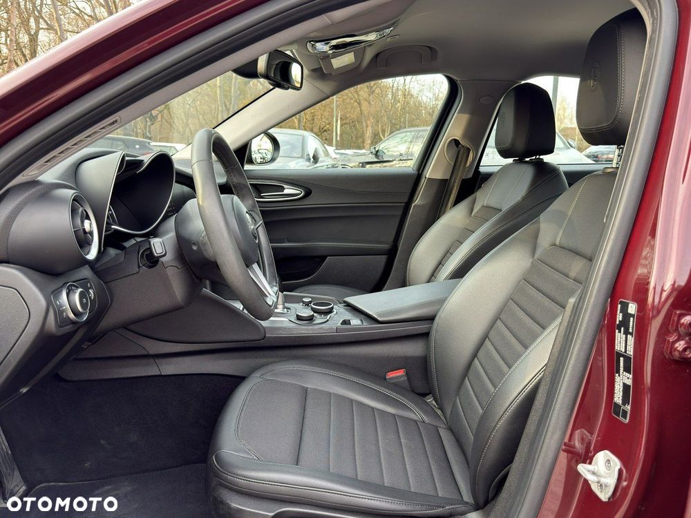 Alfa Romeo Giulia - 12