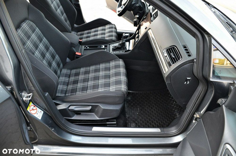 Volkswagen Golf - 23