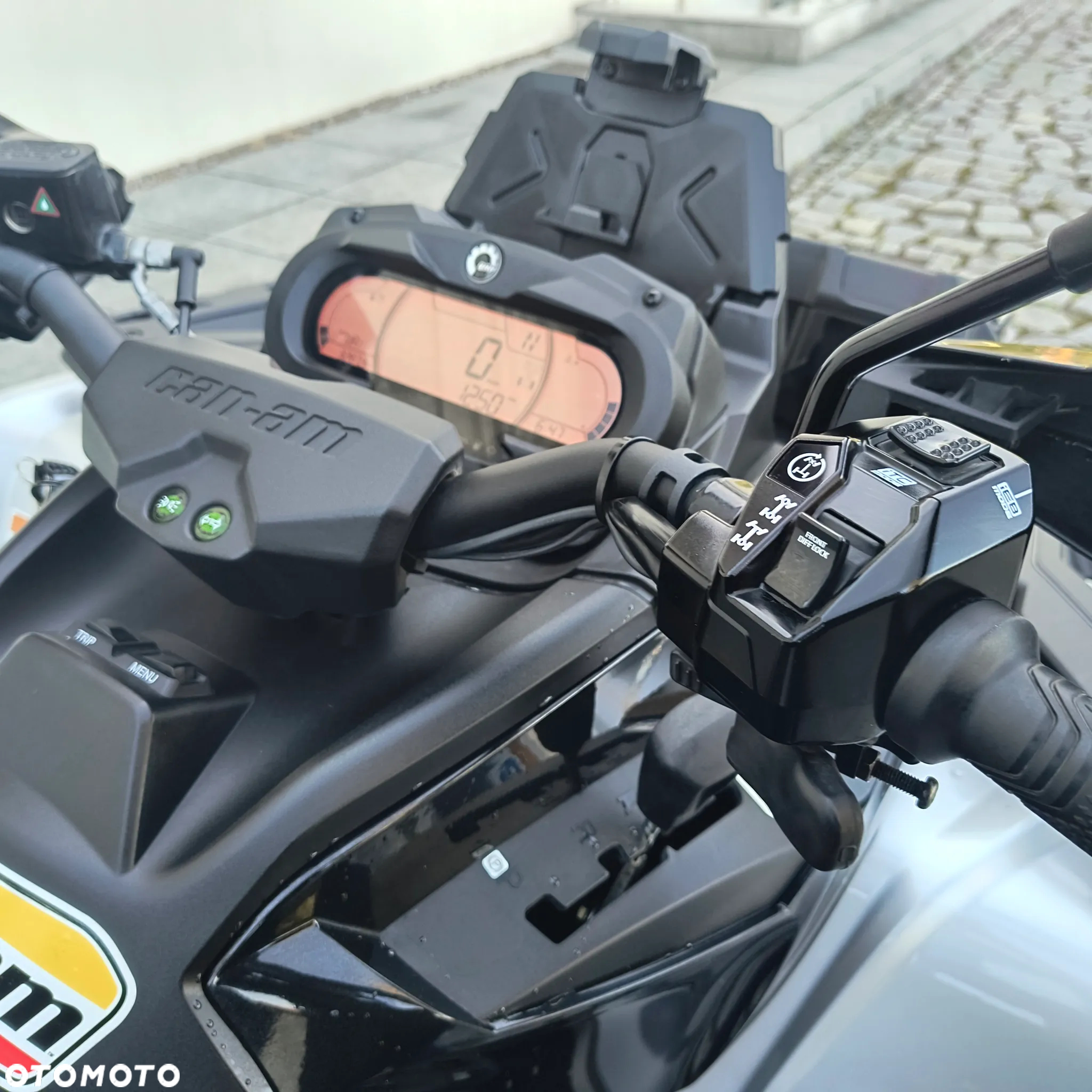 Can-Am Outlander - 12