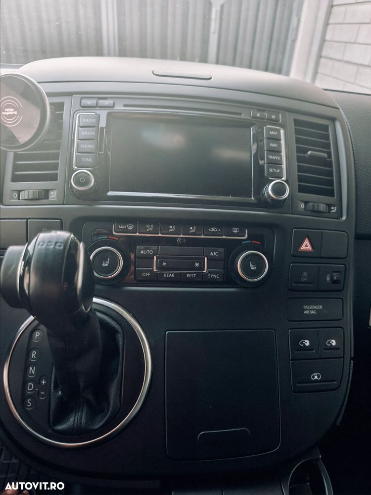 Volkswagen Multivan - 8