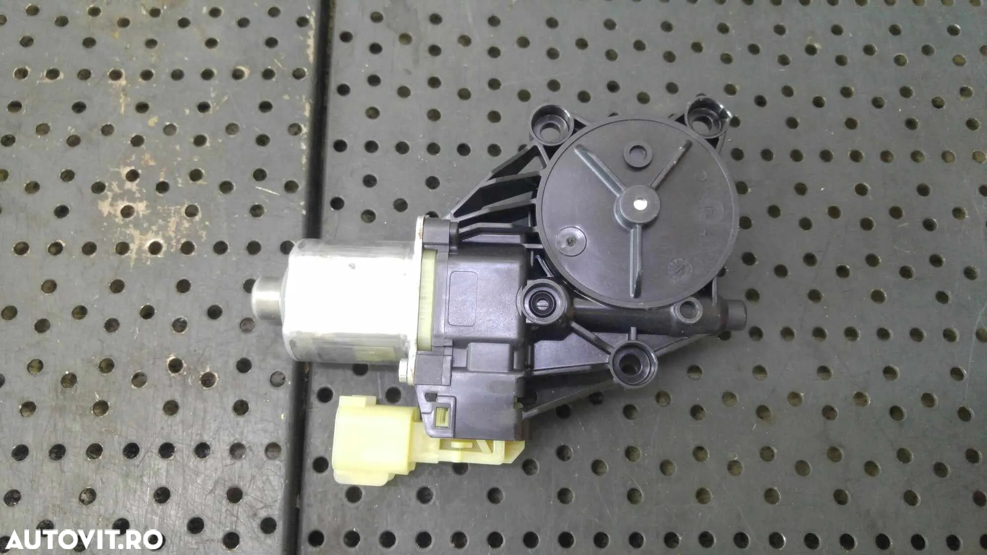 Motoras macara stanga fata ford fiesta 6 cb1 ccn 8a6114a389b - 2