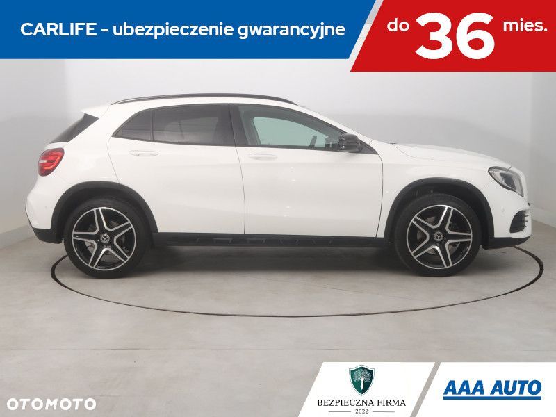 Mercedes-Benz GLA - 8