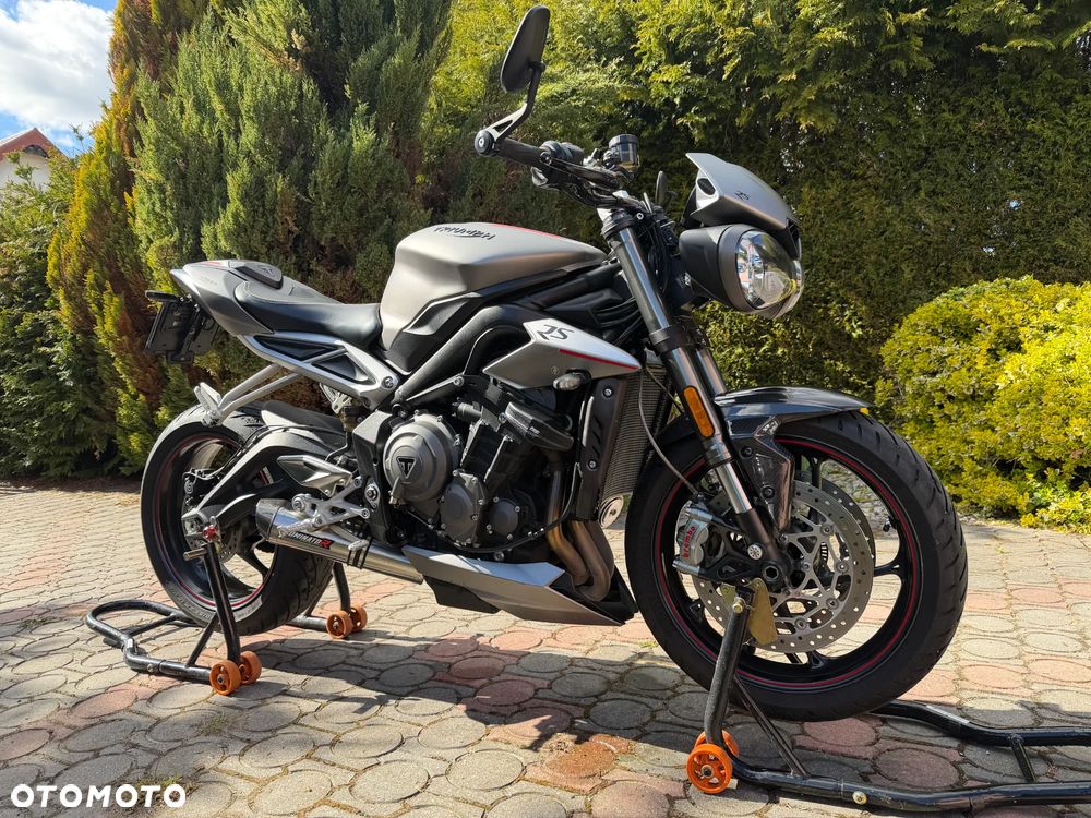Triumph Street Triple - 1
