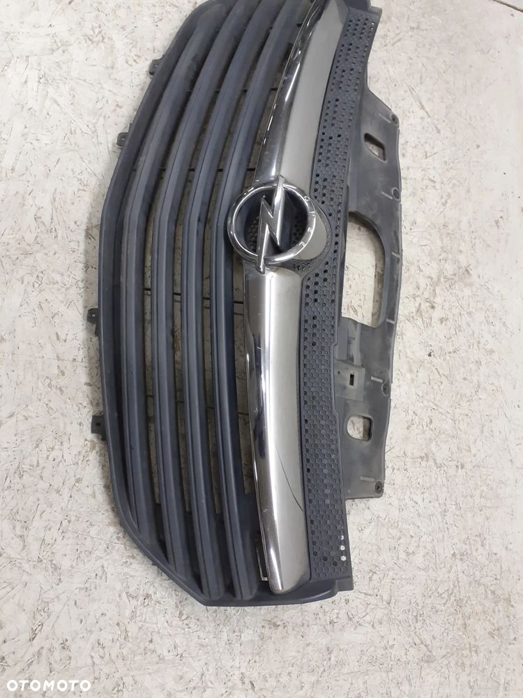 GRILL ATRAPA OPEL VIVARO 14-> - 2