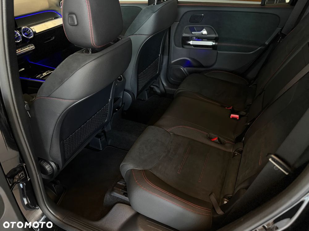 Mercedes-Benz GLB 200 AMG Line 7G-DCT - 7
