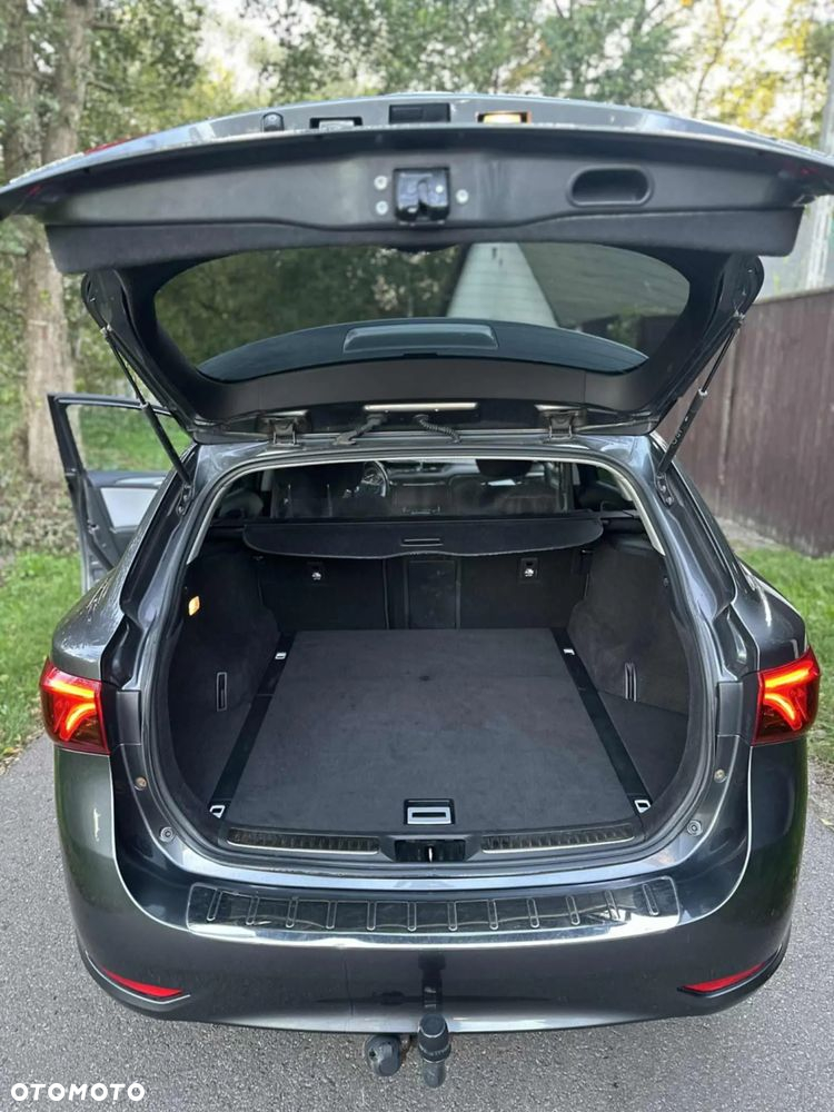 Toyota Avensis Touring Sports 1.8 Executive - 10
