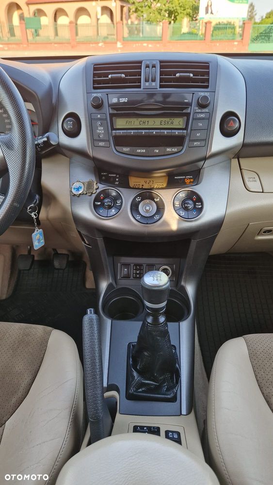 Toyota RAV4 2.2 D-4D Premium - 9