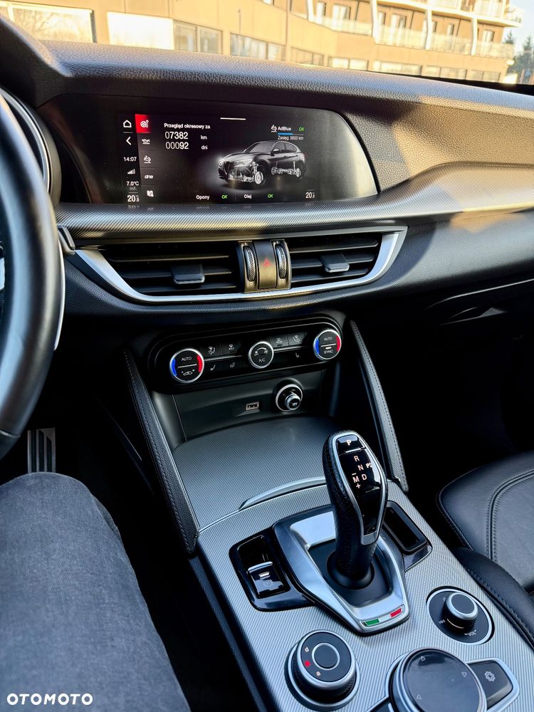 Alfa Romeo Stelvio - 32