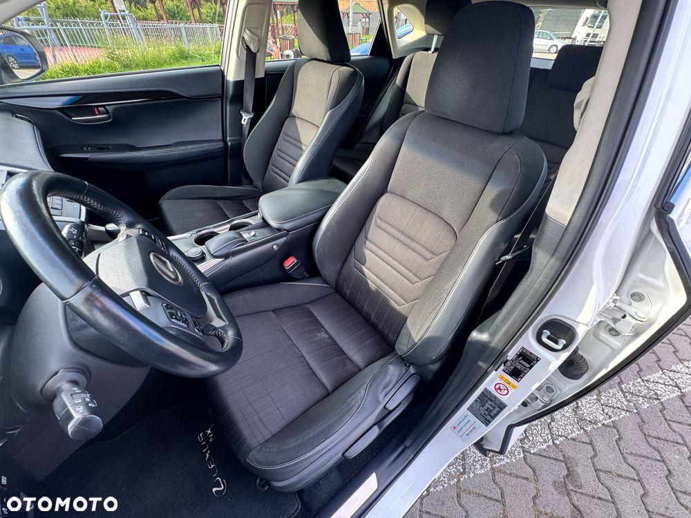 Lexus NX 300h Elite 2WD - 32