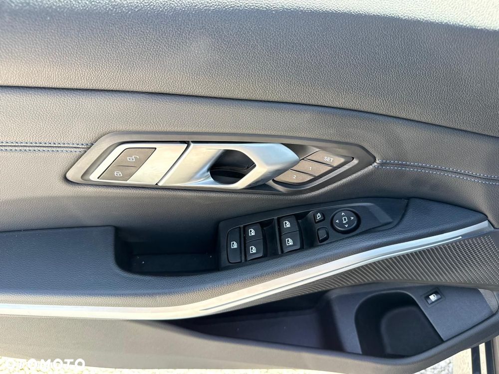 BMW Seria 3 330e M Sport sport - 21