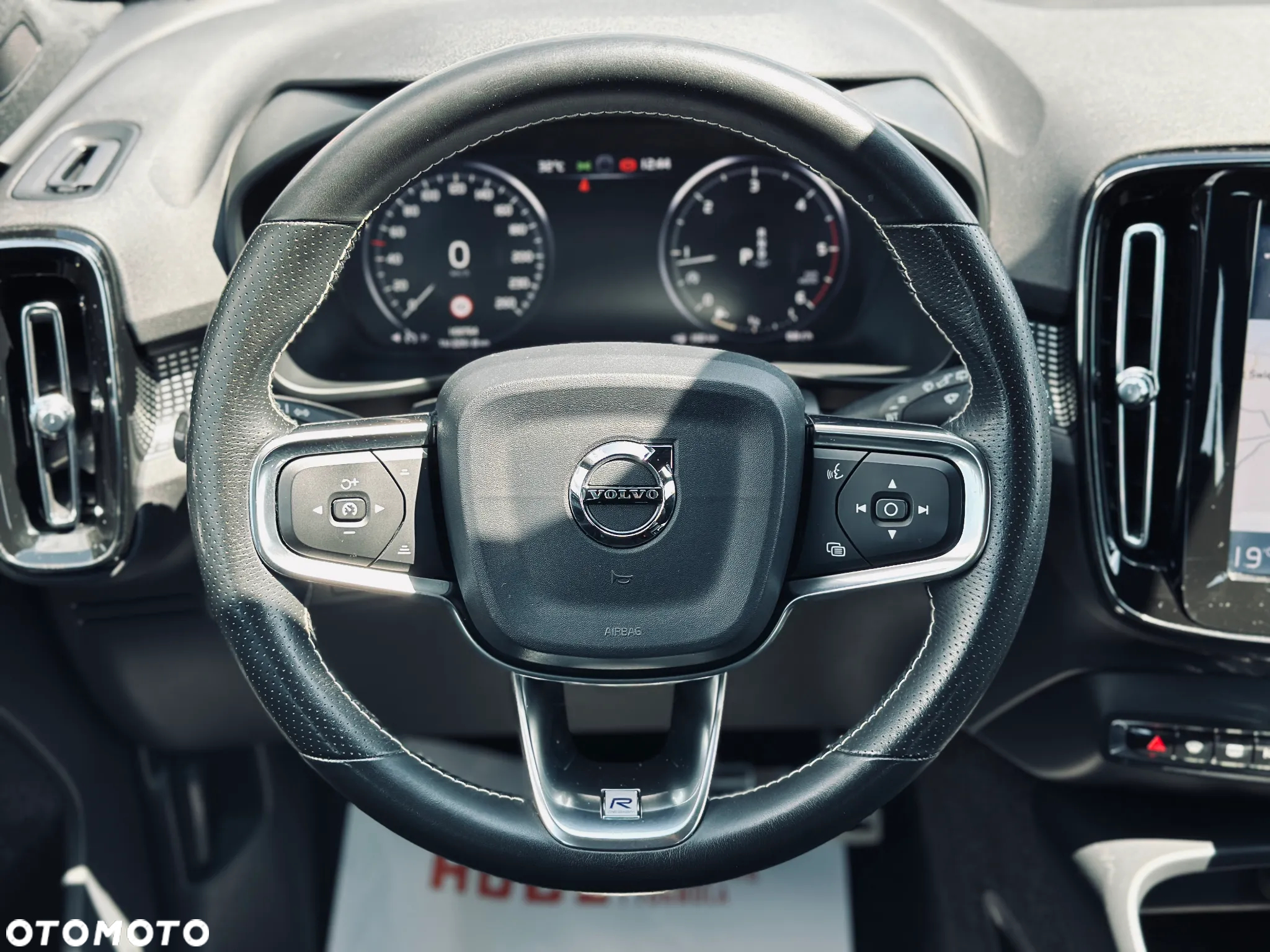 Volvo XC 40 D4 AWD Geartronic R-Design - 27