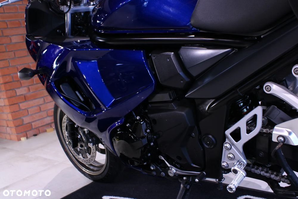 Suzuki GSX - 28