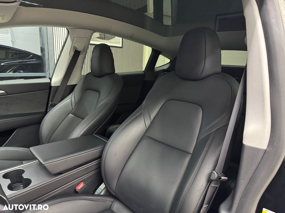 Tesla Model Y Long Range Dual Motor AWD - 19