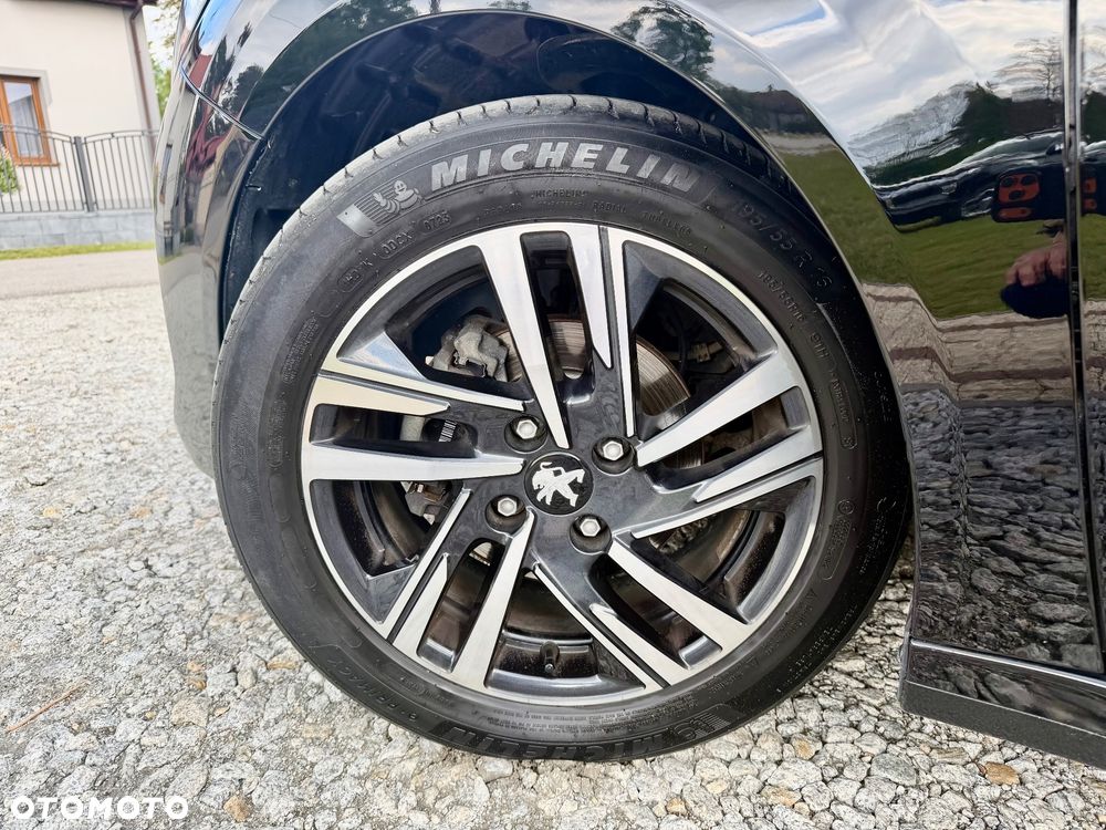 Peugeot 208 - 33