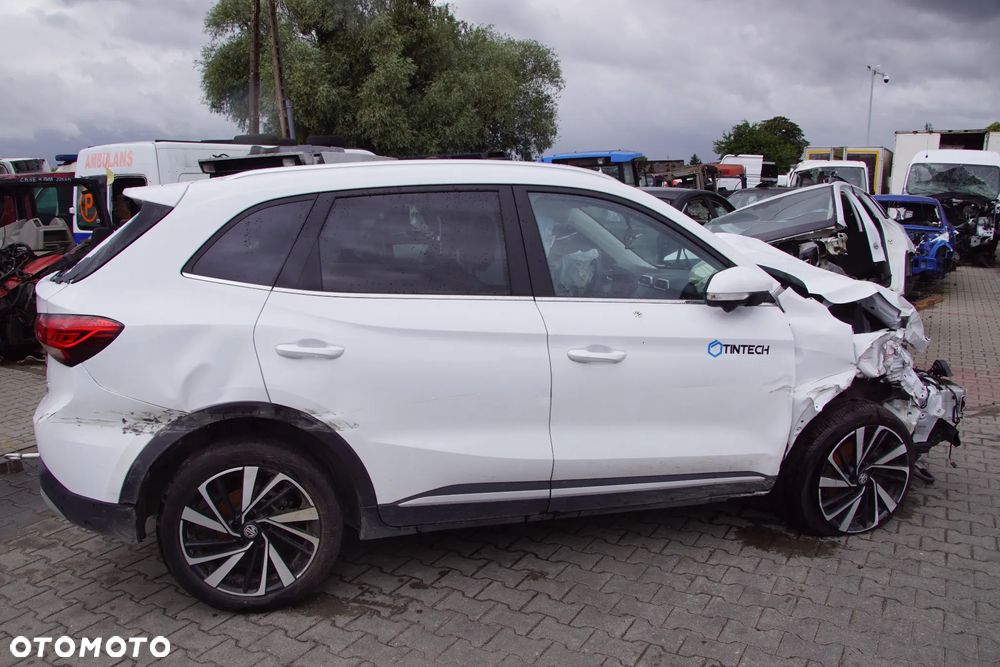 Auto na części - MG ZS II 1.5 HEV+ 197 KM 15FHC DHT 5WSB 2026R Silnik Skrzynia Bateria Drzwi Błotnik Zderzak Lampa Lusterko Klamka Szyba Deska Kokpit Sterownik Moduł Czujnik Licznik Wyświetlacz Panel Kierownica - 10