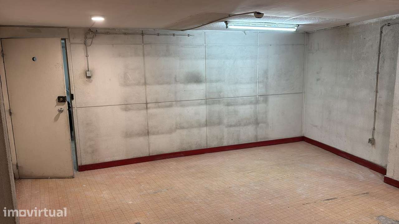 Armazém pronto a habitar em Loures - Grande imagem: 5/5