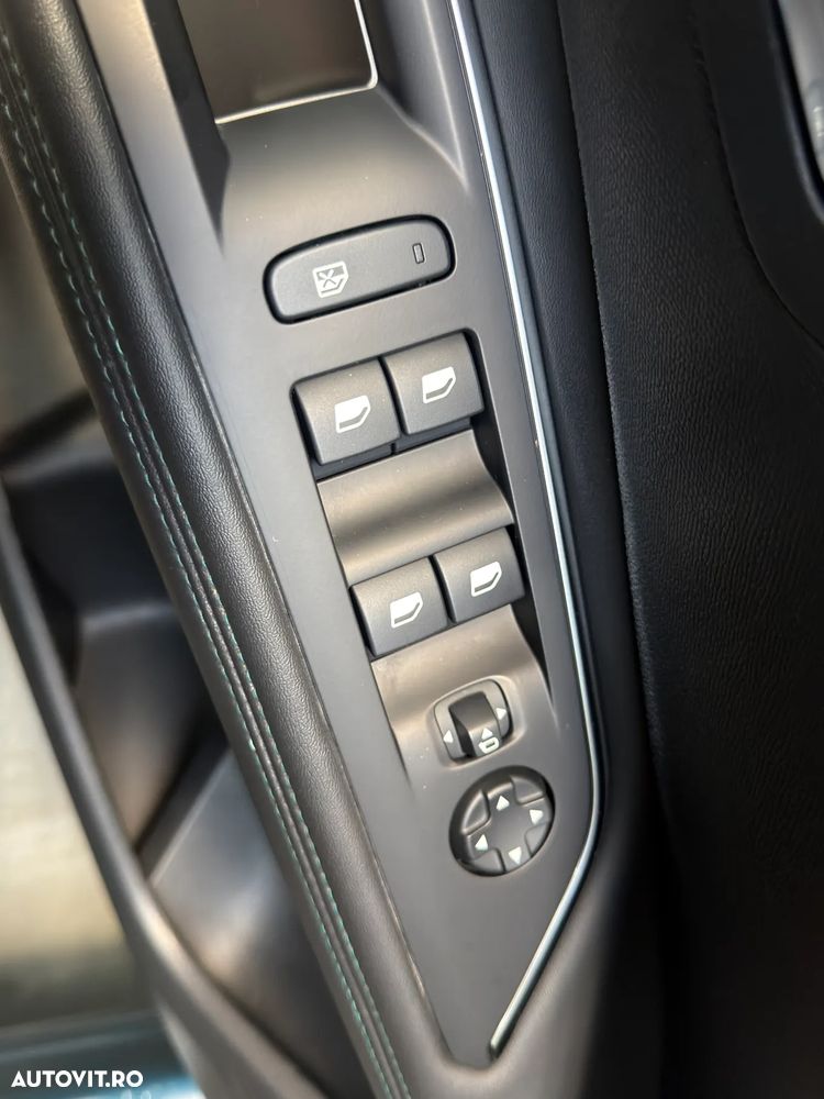 Peugeot 3008 Plug-In Hybrid 225 e-EAT8 GT - 24